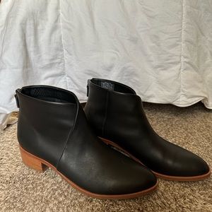 Soludos Venetian bootie